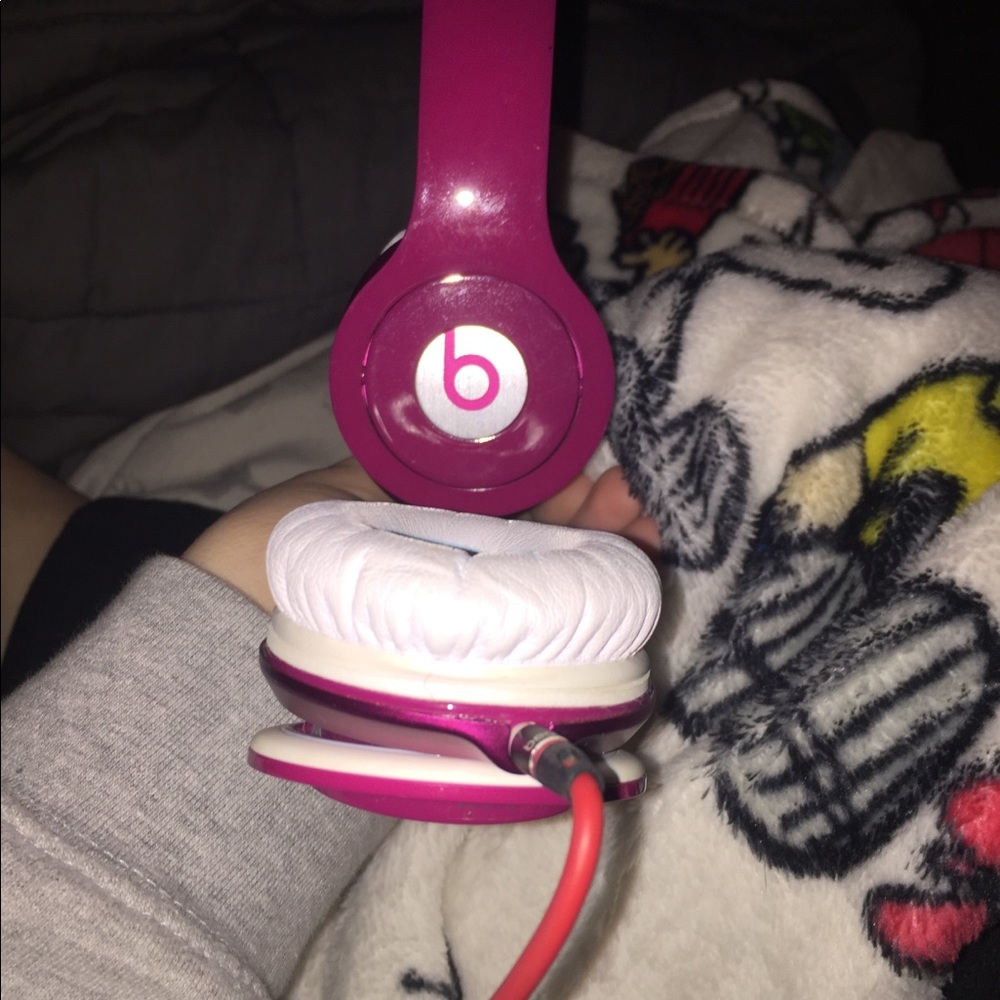beats solo hd comes with box!!!